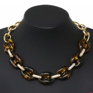 Elegant Tortoiseshell and Gold Chain Necklace